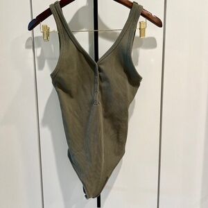 sz S Abercrombie & Fitch Seamless Ribbed Thong Bodysuit